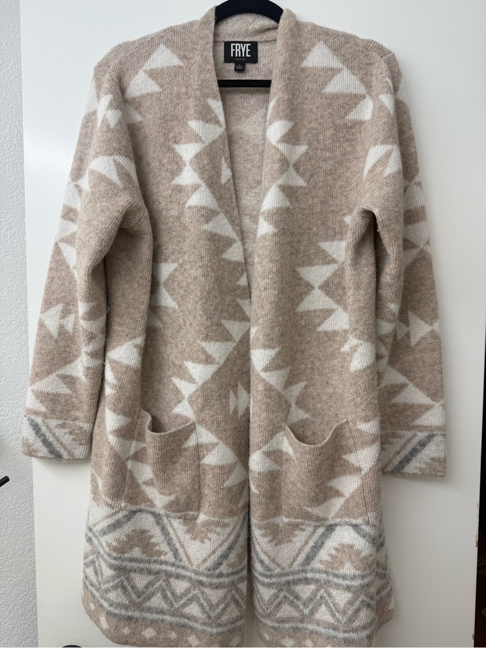 FRYE Beige & White Geometric Open Cardigan